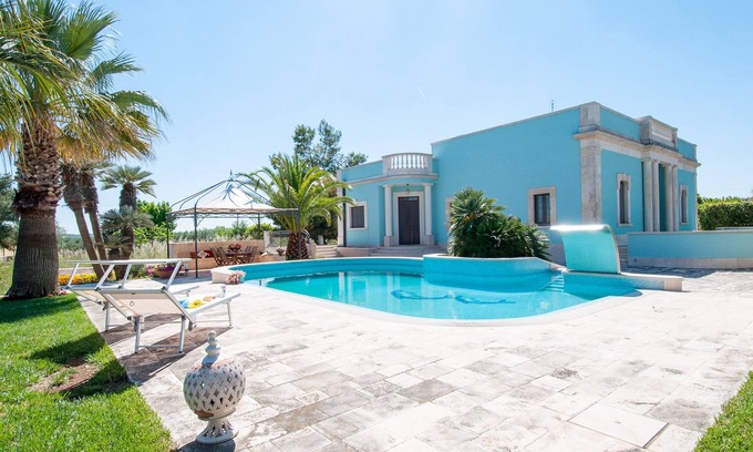 Putignano Villa | Spacious Villa with Pool in Puglia for 8 people