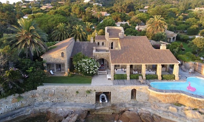 Corse-du-Sud House | Spacious waterfront villa in the isolella with private beach and pontoon