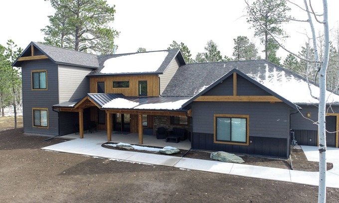 Lead Cabin | Spacious Zero-Entry 3400 Sq. Ft. Lodge on 2 Acres w/Clubhouse Access!