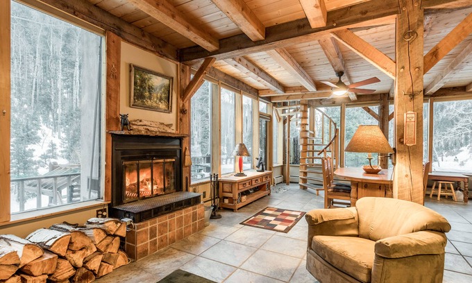 Taos Ski Valley House | Spalding chalet: Serene haven w/creek access and close to ski lift
