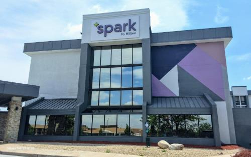 Montbello Hotel | Spark by Hilton Denver East I 70