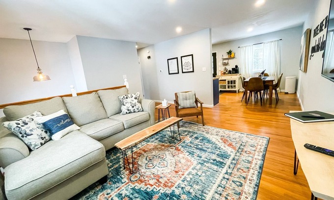 Geyser Crest House | Sparkling Clean Saratoga home near SPAC & Track Pets