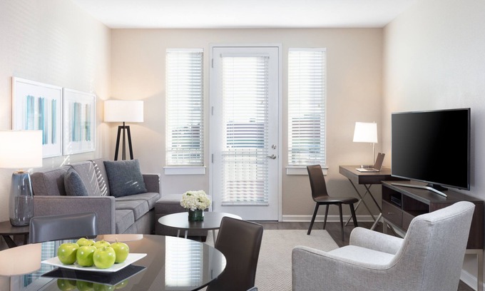 Emeryville Apartment | Sparkling Clean | Secure Access | Rooftop Pool