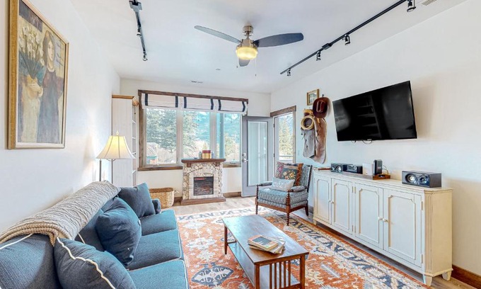Columbia Falls Apartment | Sparkling Glacier - Suite 202