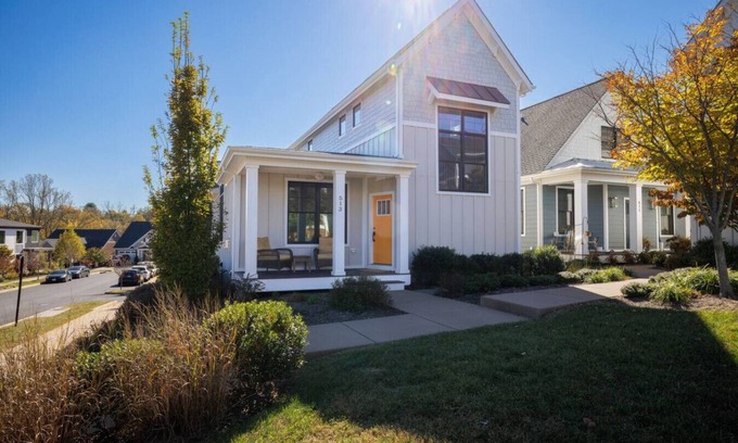 Locust Grove House | Sparkling & Joyful Charlottesville Cottage