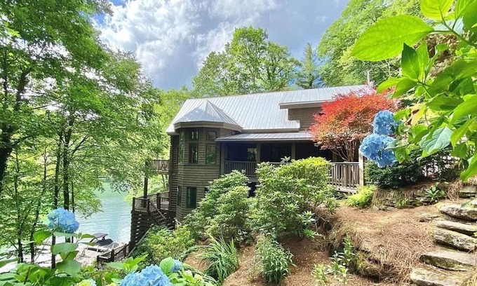 Glenville Cabin | Sparkling Waters Lakefront Retreat | Scenic Lake Glenville & Mountain Views With Hot Tub