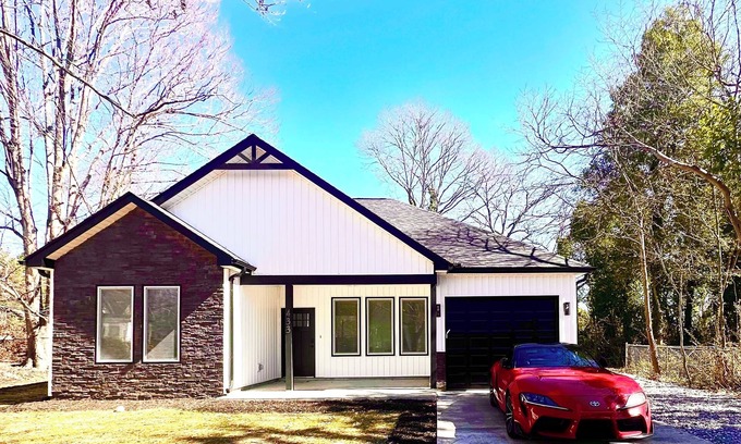Spartanburg House | Spartanburg 3-Bedroom Home with AC & WiFi , 5 Mins to Downtown Dining & Cafés