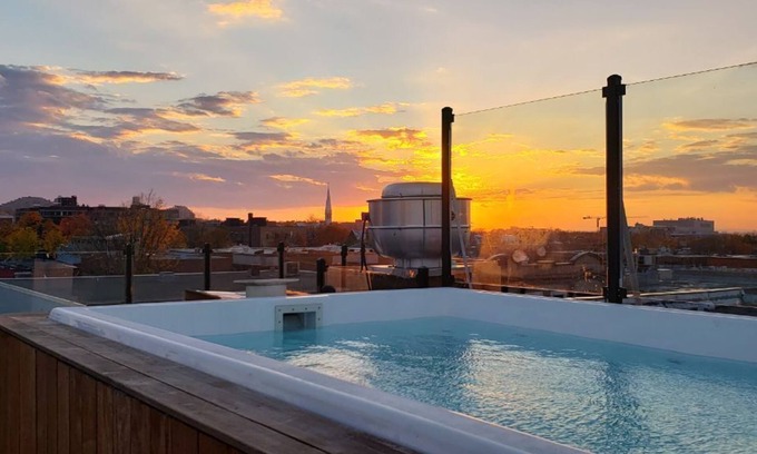 Mile End Condo | Speakeasy Bar hidden in Luxurious Mile End Loft!