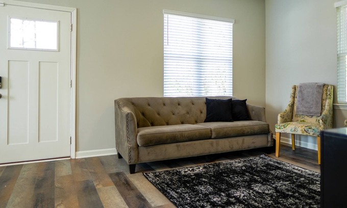 Durham House | Speakeasy Hideout 4 miles to Duke-King Size Bed