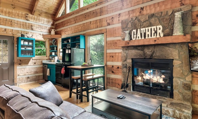 Gatlinburg - Pigeon Forge Cabin | Special! Hot Tub | Grill | Game Room | Fire Pit