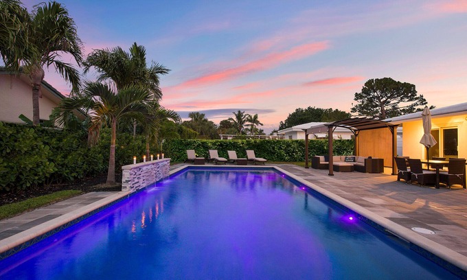 Lauderdale-by-the-Sea House | SPECIALS! BEAUTIFUL BEACH HOUSE ! WALK 2 BEACH POOL ! HOT TUB
