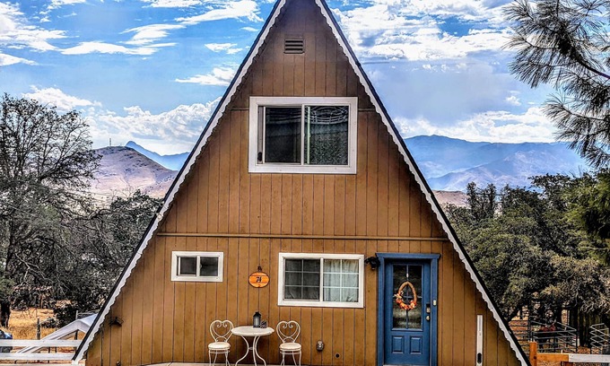 Wofford Heights House | Spectacular A-Frame, epic views! S'mores by the firepit under a million stars.