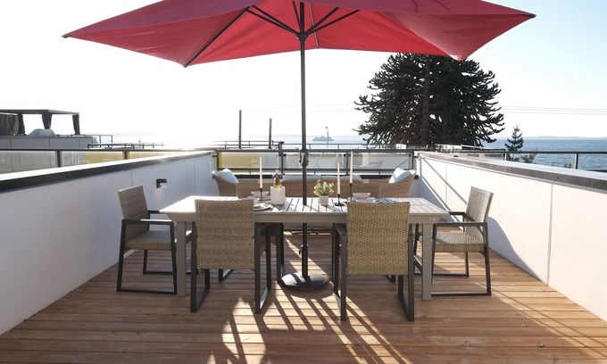 North Admiral House | Spectacular Alki Beach Home - Perfect for World Cup 2026!