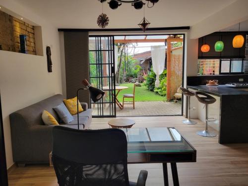 San Antonio Apartment | Spectacular Apartment, Prime Location & Garden