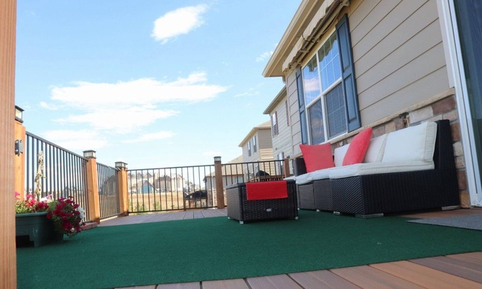 Dupont House | Spectacular back side patio open space and mountain view close to the costco