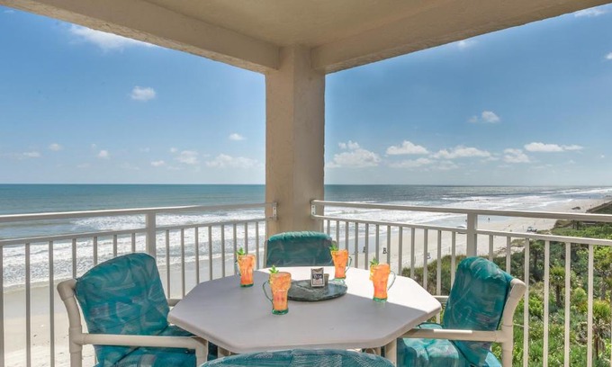 Cearra Del Ray Apartment | Spectacular Beachfront Views from this Tastefully Decorated Condo ~ PH5B Palm House