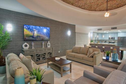 Puerto Penasco House | Spectacular Beachfront 5 bedroom Home V13 Playa Azul Resort