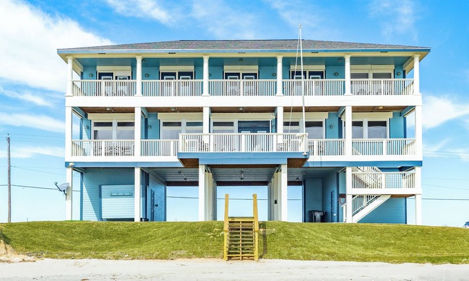Sands Of Kahala Beach House | Spectacular Beachfront Home, Large Bedrooms - Steps from Sand & Surf