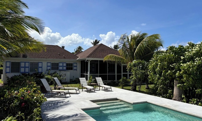 Newcastle Villa | Spectacular Beachfront Villa with Pool: Nevis Palm