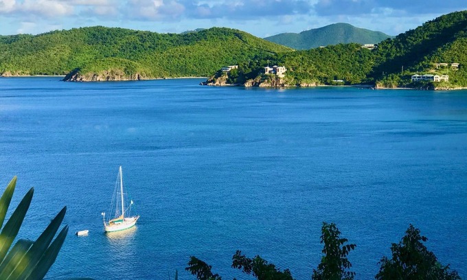 Johnson Bay Villa | Spectacular beachfront villa. Great SNORKELING, kayaking, sunrise & sunset views