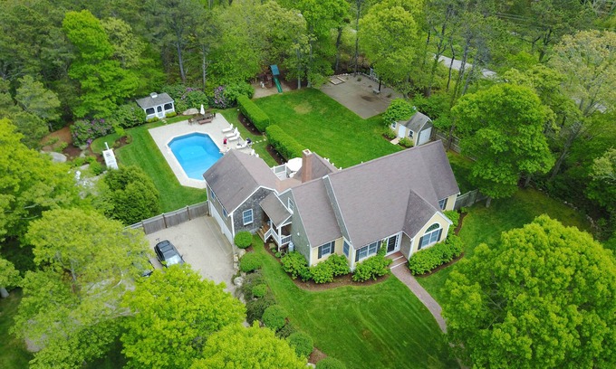 Brewster House | Spectacular Coastal Living w salt water pool, close to beach & air conditioned