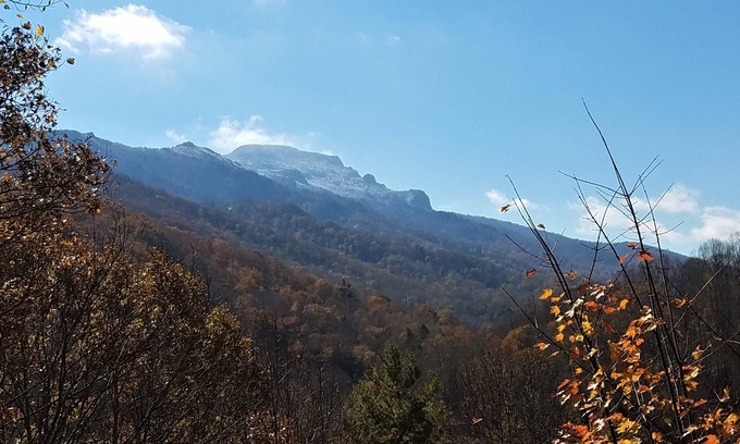 Banner Elk House | Spectacular Grandfather Mountain Views from three levels, centrally located