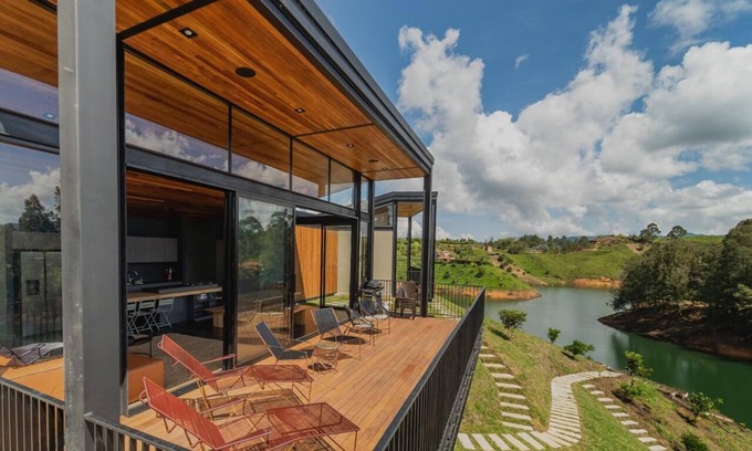 El Penol House | Spectacular Guatape Lake House! Perfect to escape and relax.