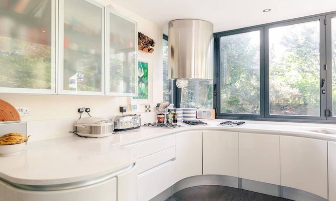 South Richmond House | Spectacular House with Landscaped Garden and Oil Paintings on Every Wall