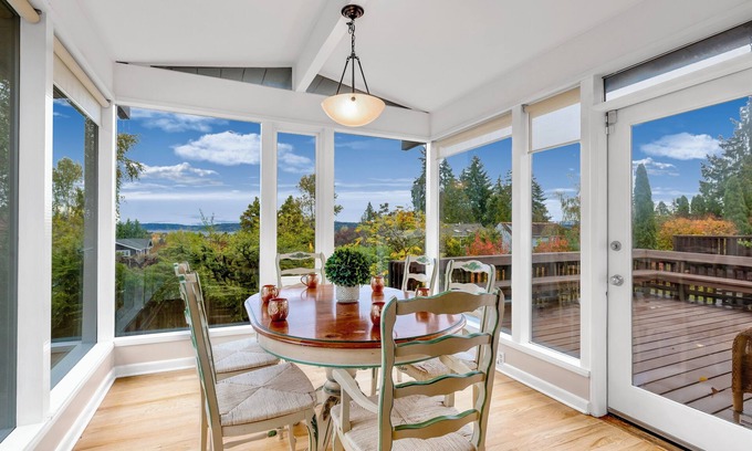 Windermere House | Spectacular Lake & Mountain view House w/Sunroom