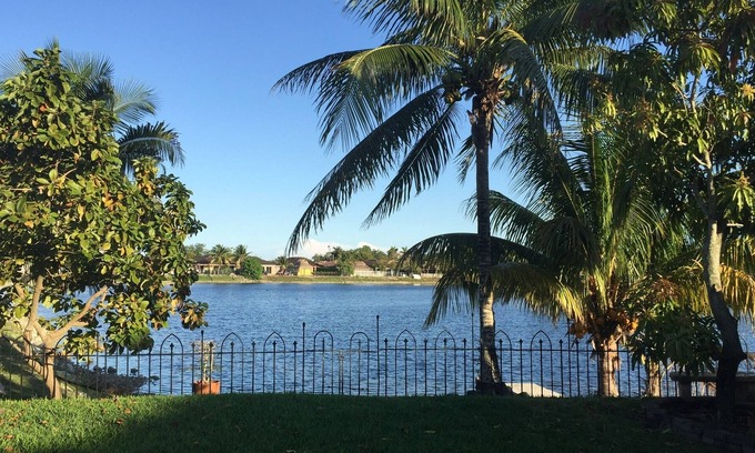 Ludlam House | Spectacular Lake View Home for large families!!!