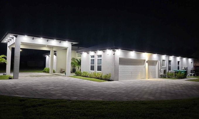 Homestead House | Spectacular Luxury Pool One Acre Home At Redlands.