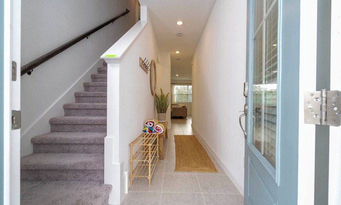 Davenport House | Spectacular New Family Home, very close to Disney: Your home away from home!