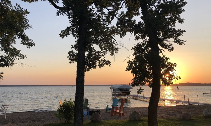 Nisswa Cabin | Spectacular New Lakefront Home On Main Gull Lake With Bunkhouse - Sleeps 14