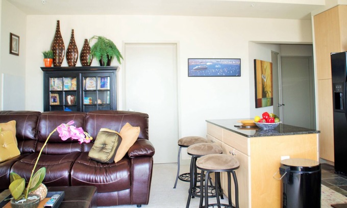 East Village Condo | SPECTACULAR OCEAN VIEW LIVING