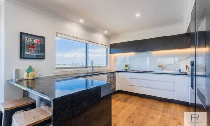Castor Bay House | Spectacular Ocean Views - Castor Bay