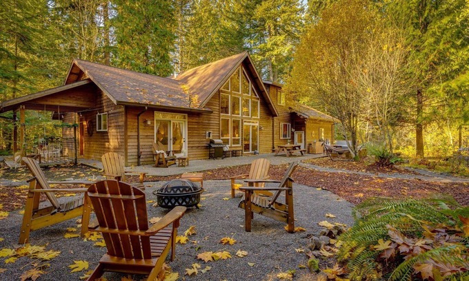 Mount Hood Village House | Spectacular Private Mountain Cabin on 6 Acres, Epic Outdoor, Hot Tub, Game Room, Pond