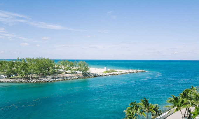 Bal Harbour Apartment | Spectacular Private Studio at 5 Star Hotel Bal Harbour Miami Beach- 2 Queen Beds