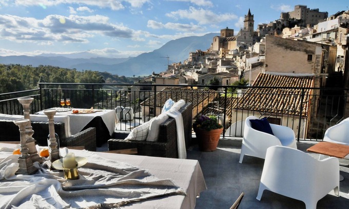 Caccamo House | Spectacular rooftop views, 15 minutes to the Mediterranean