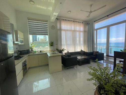 Kollupitiya Apartment | Spectacular Sea View 3 Bedrooms Apartment