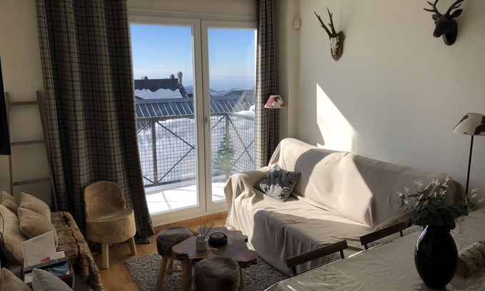 Pradollano Apartment | SPECTACULAR VIEWS NEXT TO THE TRACKS