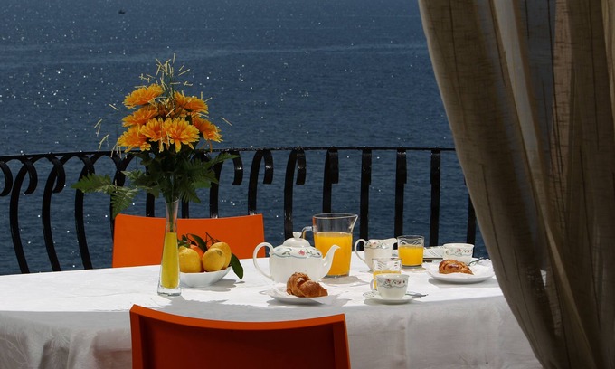Stazzo House | Spectacular view just a few meters from the sea!