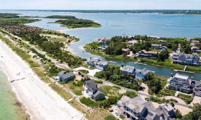 West Yarmouth House | Spectacular waterfront home/boat dock/3 private beaches/gated community