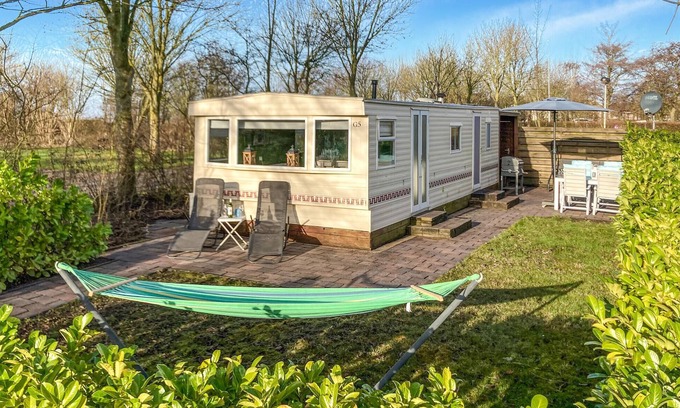 Workum House | Spend a wonderful vacation in the inviting vacation home near the beach.