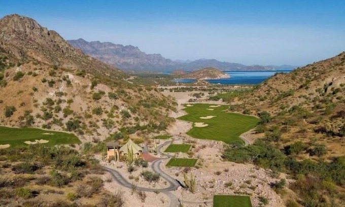 Loreto House | Spend Thanksgiving Weekend with your family at this gorgeous resort in Baja!