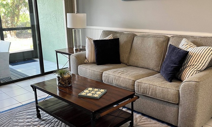 Fort Pierce Condo | SPEND THANKSGIVING IN PARADISE! FREE GOLF, POOLS, TENNIS, PICKLEBALL! 1st FLOOR