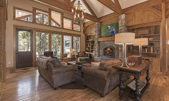 Sunriver House | SPEND THANKSGIVING WEEKEND! See picsnLARGE KITCHEN and 9 TV's! CALDERA SPRINGS,