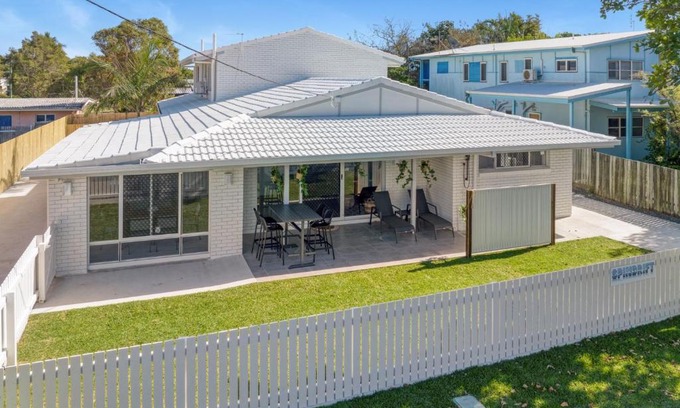 Rainbow Beach Apartment | Spindrift Unit 1 10 Spectrum Street Rainbow Beach