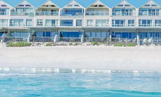 Lagoon Beach Apartment | Spinnakers 9 by HMH