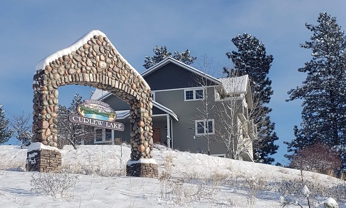 Republic House | Spirit of Curlew Lake