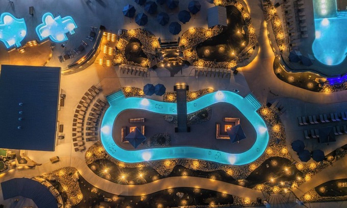 Wears Valley Cabin | Splash at the Resort Waterpark, Unwind Fireside & Soak in the Hot Tub - Lazzee River Getaway